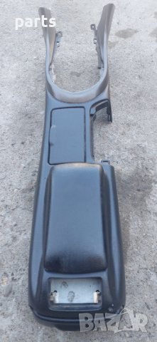 Панел Между Седалките Лексус ИС200 - 5561953010 - 555A423010 N, снимка 2 - Части - 41886357