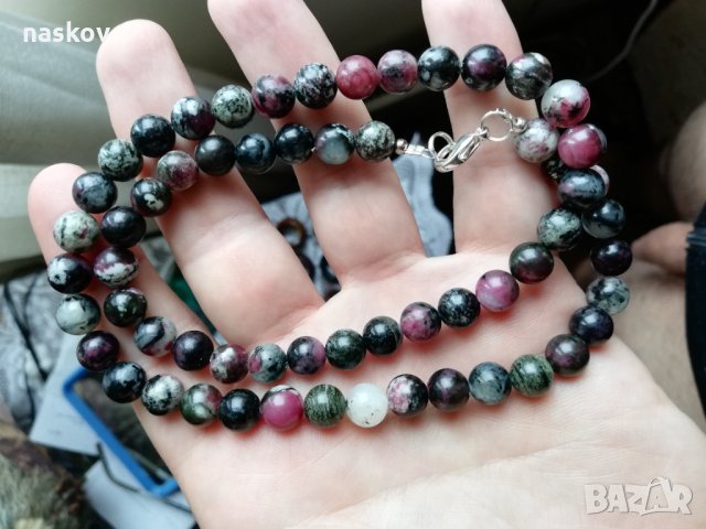 Колиета от естествени камъни Евдиалит, Мерлинит, Куантум Куатро, снимка 4 - Други ценни предмети - 33960710