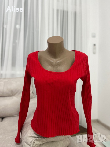 Червена дамска блуза