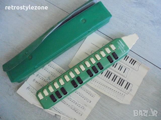 № 8198 Стара детска хармоника HOHNER – Триола с калъф , снимка 5 - Други ценни предмети - 51470366