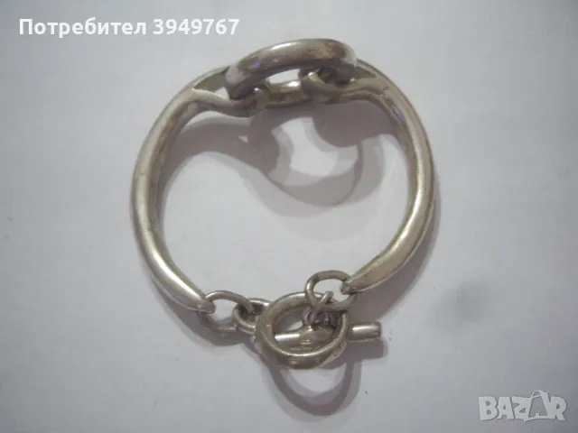 Стара ,масивна много интересна гривна.