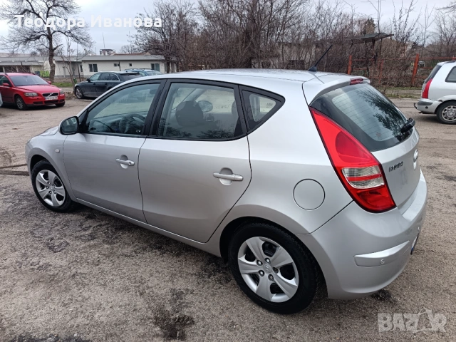 Хюндай i30 1.6 CRDI, снимка 5 - Автомобили и джипове - 53426239