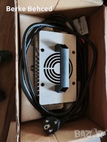Livepo 4 58.4v 25A зарядно за литиево-фосфатна Железна батерия, снимка 3 - Друга електроника - 53454568