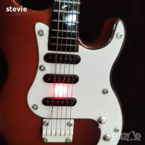 Сувенир - китара с батерия, снимка 3 - Декорация за дома - 48853326