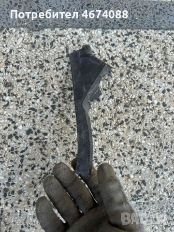 Декоративна пластмаса под преден капак на Ауди Audi A8 D4 H4 само за 20лв. 4h0971871, снимка 2 - Части - 52727072