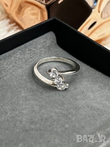 Сребърен пръстен с три камъка, снимка 1 - Пръстени - 44278350