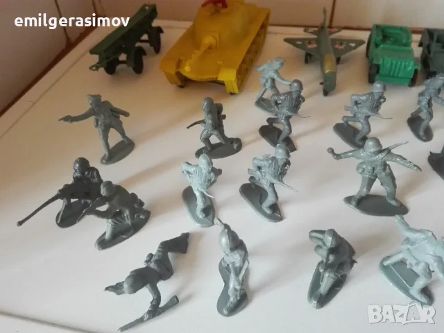 Пластмасови войници., снимка 2 - Колекции - 56039301