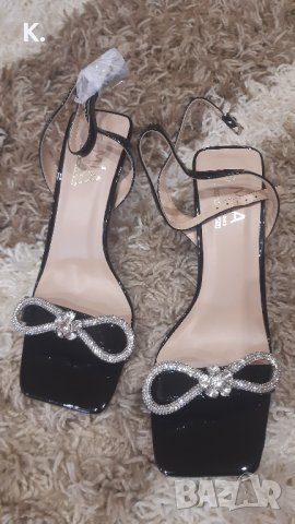 елегантни сандали
