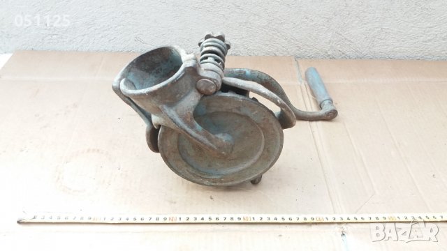 отлична машинка за мелене на царевица, кукуруз , снимка 11 - Антикварни и старинни предмети - 38686977