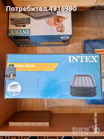 НАДУВАЕМ МАТРАК с вградена помпа, 99x42x191 см - Intex 2 броя Х 25 € нови, снимка 2 - Спални и легла - 55851863