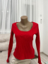 Червена дамска блуза, снимка 1 - Блузи с дълъг ръкав и пуловери - 44828520