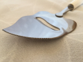 Нож / слайсер/ шпатула за сирене с керамична дръжка Elesva Delft blue, неръждаема стомана, нов, снимка 9