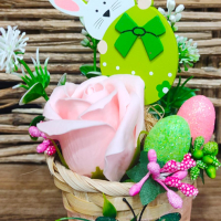 Великденски кошнички с ароматна роза от пластичен сапун и декорация, снимка 4 - Декорация за дома - 44837474