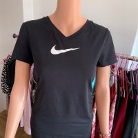 Nike черна дамска тениска, снимка 2 - Тениски - 40745195