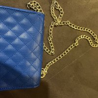 Продавам чантичка през рамо на Valentino , снимка 4 - Чанти - 44451046