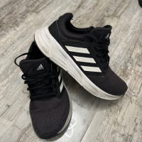 Маратонки adidas, снимка 1 - Детски маратонки - 44741781