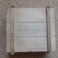 Стара дървена кутия от бонбони "Царски" В. Пеев АД, снимка 1 - Антикварни и старинни предмети - 44436829