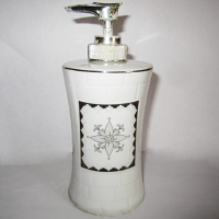 Порцеланов винтидж Диспенсър за течен сапун с флорален мотив и сребърен кант, снимка 1 - Колекции - 36229296