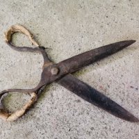 Стара кована ножица, снимка 1 - Антикварни и старинни предмети - 41849199