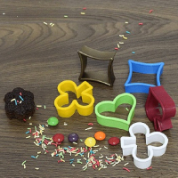 6 бр резци покер карти спатия каро купа дама сърце пластмасови форми форма резец за тесто сладки , снимка 1 - Форми - 36286686