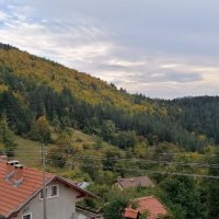 Продавам къща в Родопите с.Хасовица, снимка 1 - Къщи - 44310709