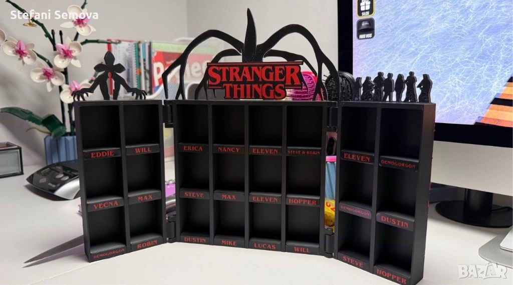 Stranger Things - Поставка за фигурки Kinder Joy, снимка 1