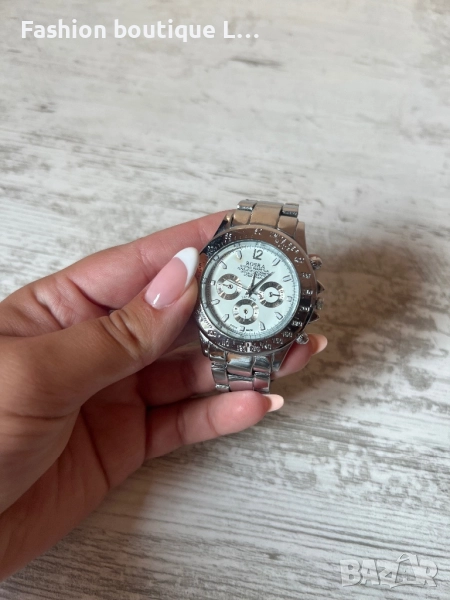 Сребърен дамски часовник неръждаема стомана с бял циферблат работи отлично трябва му батерия ❤️, снимка 1