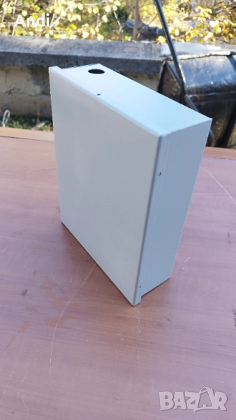 Кутия метална за комуникации 21/26/8см бяла с вратичка, снимка 1