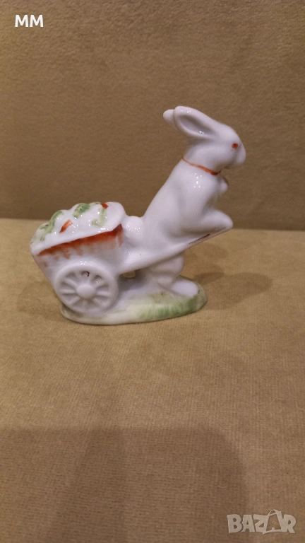 Порцеланова фигура заек, снимка 1