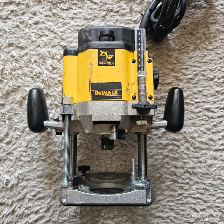 С Проблем! Dewalt DW625E оберфреза , снимка 1
