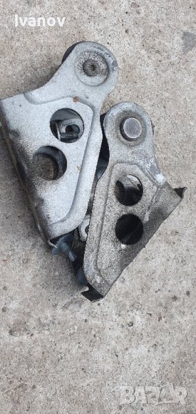 Водачи с ролка преден капак бмв е30 е32 е34  51231884272, снимка 1