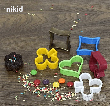 6 бр резци покер карти спатия каро купа дама сърце пластмасови форми форма резец за тесто сладки , снимка 1