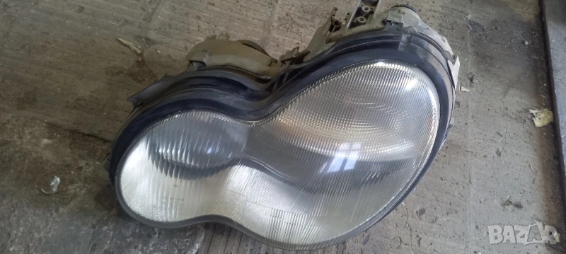 Ляв фар Mercedes W203 C-Class, снимка 1