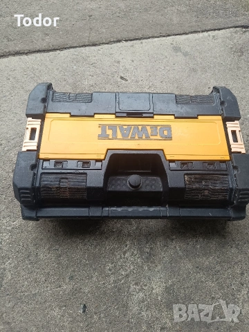 Радио DEWALT , снимка 3 - Радиокасетофони, транзистори - 53506842