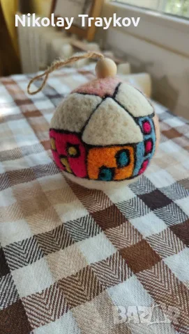 Коледна играчка с плъстена вълна