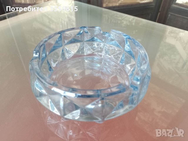 кристален пепеник ( синъо стъкло ) от Абу Даби, снимка 2 - Други стоки за дома - 39052607