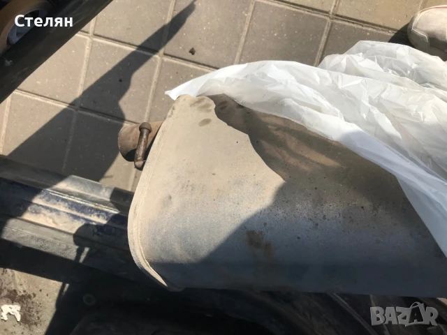 Продавам оргинално крайно и средно гърне за Форд Фокус