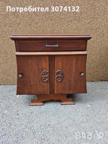 Интересен шкаф в ретро стил