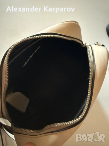 Calvin Klein Jeans дамска чанта / крос-боди, снимка 4 - Чанти - 53638535