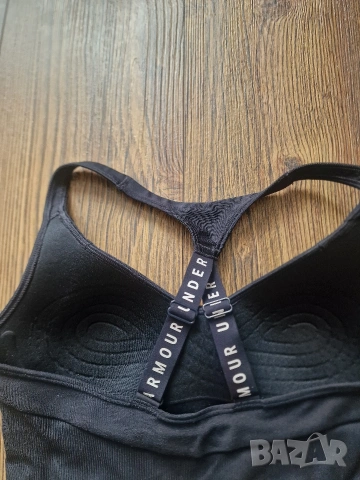 Страхотно дамско спортно бюстие UNDER ARMOUR размер S/M , снимка 7 - Корсети, бюстиета, топове - 53256351