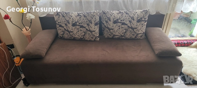 Продавам Диван- триместен