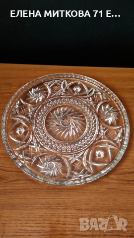 Едно масивно кристално плато за торта/сладкиш с 3 крачета, снимка 5 - Чинии - 52632734