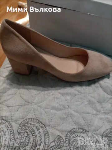 Продавам велурени обувки