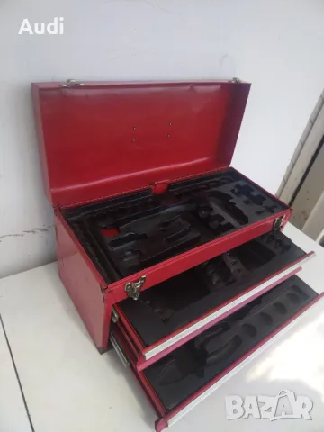 Кутия за инструменти с 2 чекмеджета. За съхранение на инструменти. Горен отваряем капак, оборудвана 