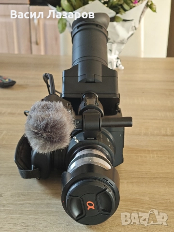 Видео камера SONY NEX-FS700E с обектив SONY SEL18 200 E-MOUNT, снимка 5 - Камери - 52720609