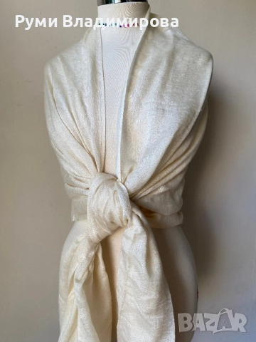 Шал в цвят екрю от пашмина, снимка 3 - Шалове - 52532161