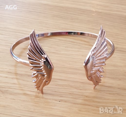 Гривна и колие-тиара на бранда Пако Рабан