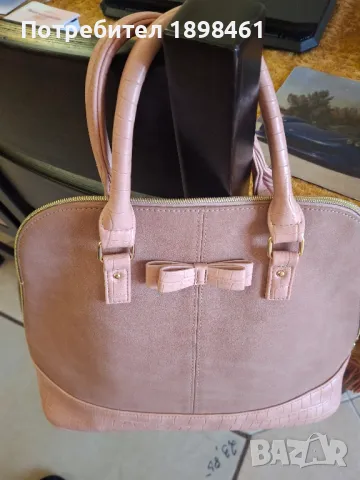 прекрасна дамска чанта.