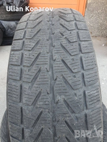 Зимни гуми Vredastein 235/65/R17, снимка 5 - Гуми и джанти - 53837252