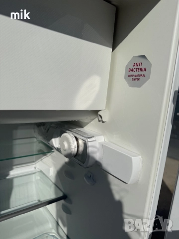 Малък хладилник с камера за вграждане Bosch, снимка 5 - Хладилници - 52421564